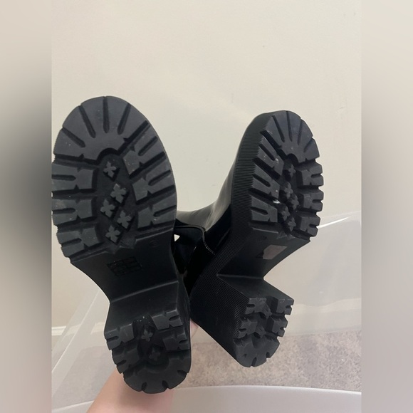 NWOT Dirty Laundry Yikes Waterproof Platform Chelsea Lug Boot Size 6 - Picture 8 of 10